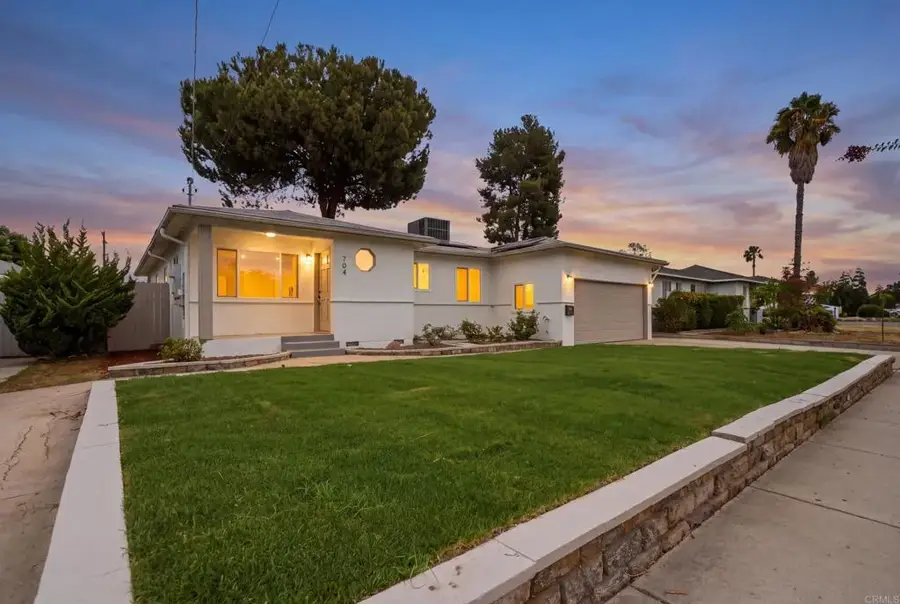 704 Goldenrod Street, Escondido, CA 92027 - #2