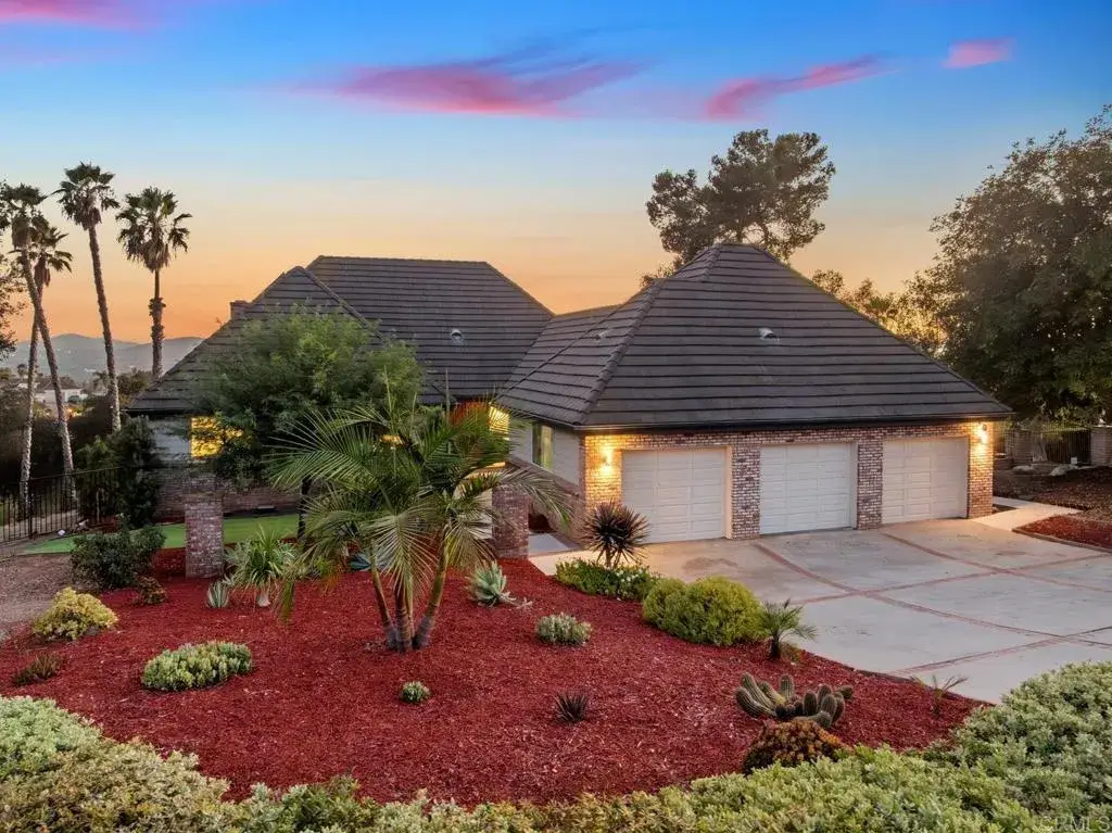 1118 Orangewood Drive, Escondido, CA 92025 - #1