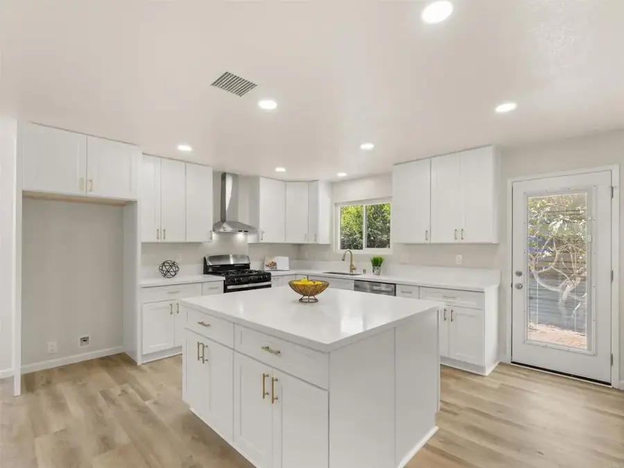 1004 Santa Margarita Drive, Fallbrook, CA 92028 - #3