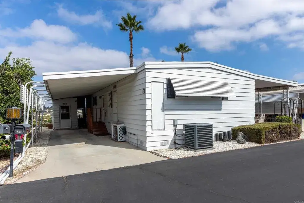 718 Sycamore Ave #202, Vista, CA 92083 - #1