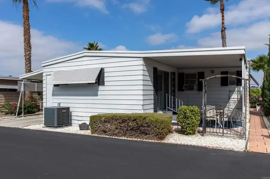 718 Sycamore Ave #202, Vista, CA 92083 - #3