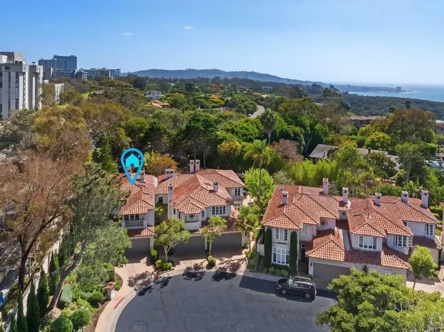 9606 Claiborne Square, La Jolla, CA 92037 - #2