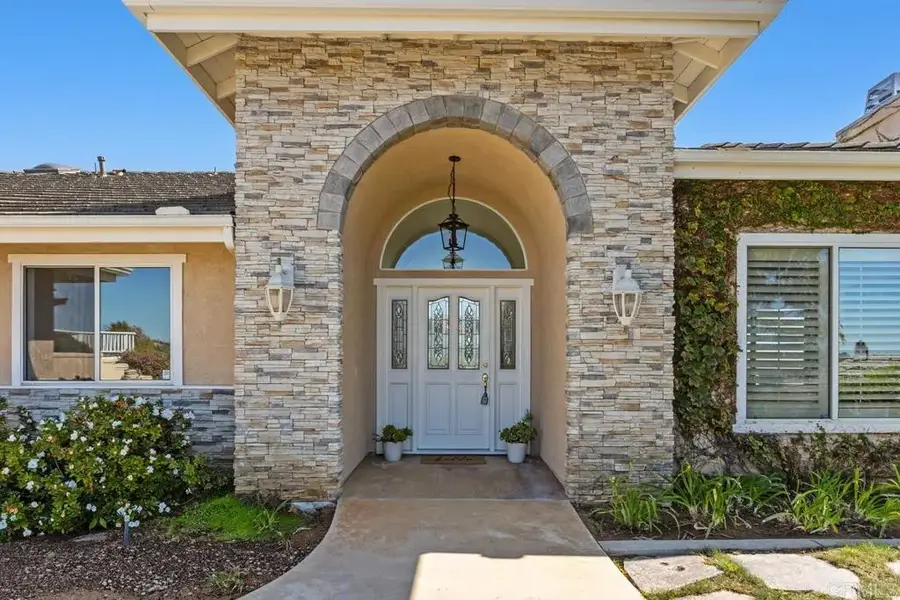 2286 Crest Hill Lane, Fallbrook, CA 92028 - #2