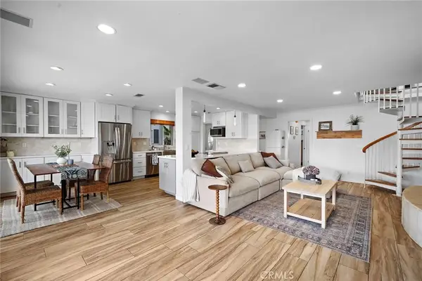 2528 University Drive, Newport Beach, CA 92660