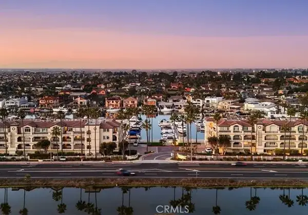 4167 Warner #301, Huntington Beach, CA 92649