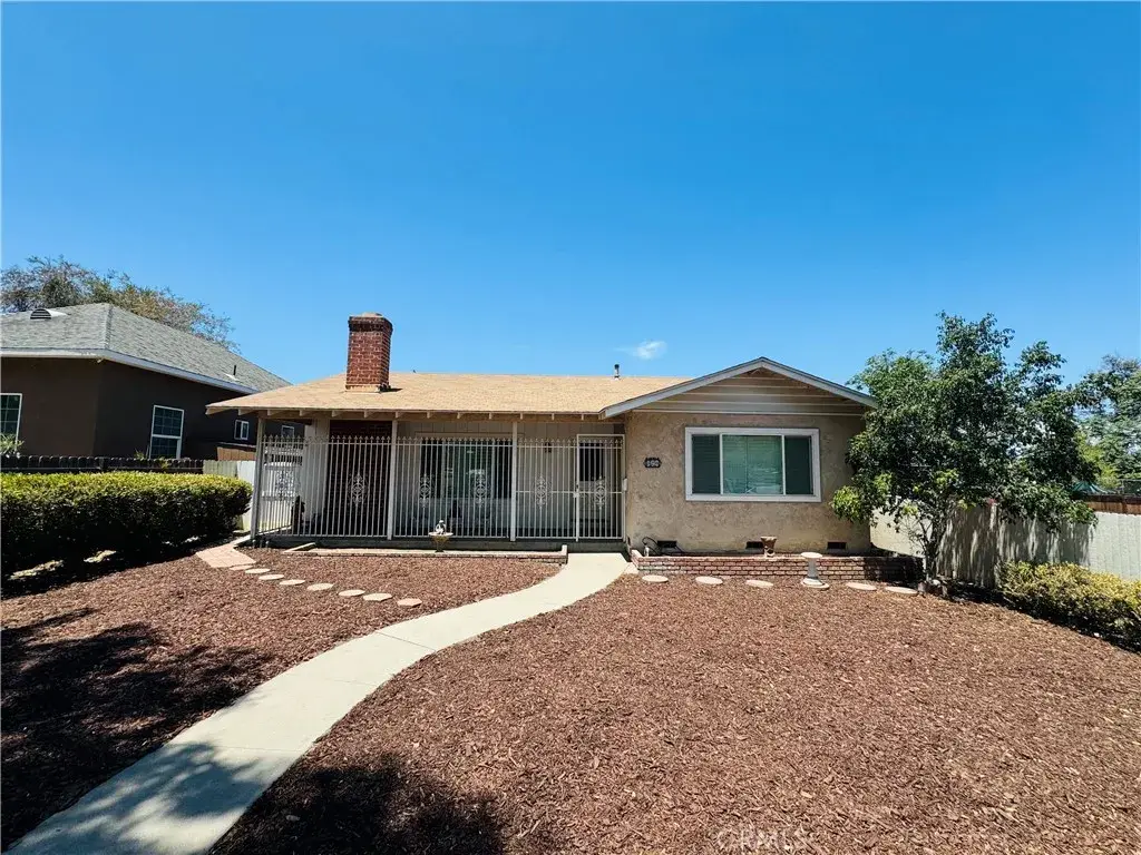 320 S Victoria, Corona, CA 92879 - #1