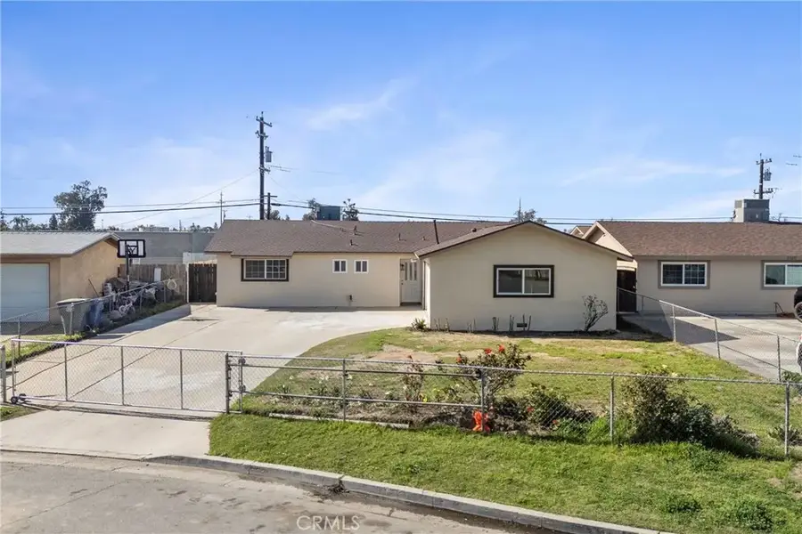 5817 Gary, Bakersfield, CA 93307 - #3