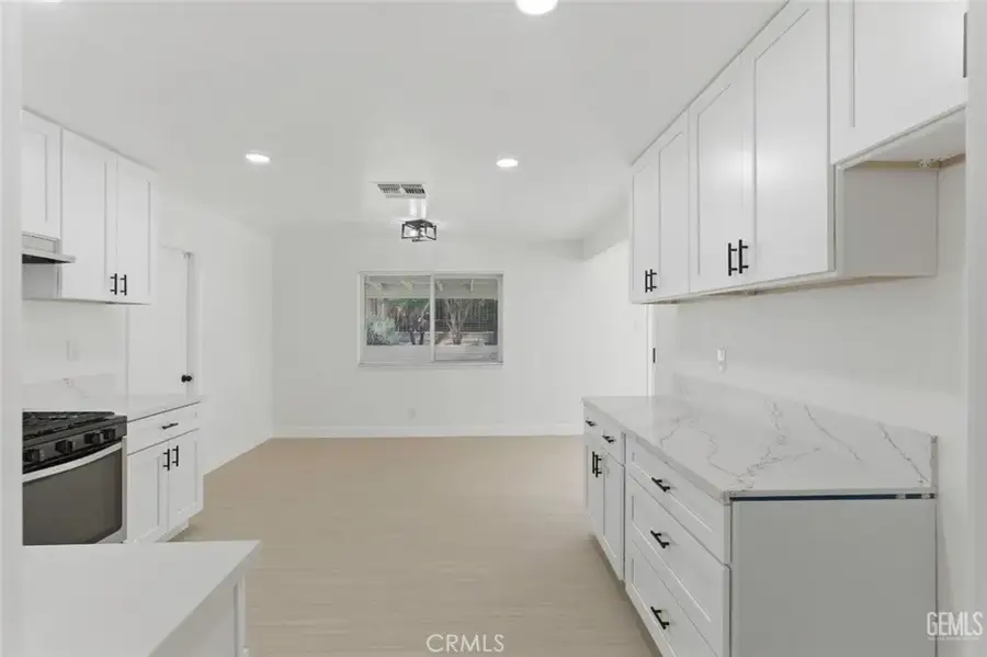 916 Alandale Avenue, Bakersfield, CA 93308 - #3