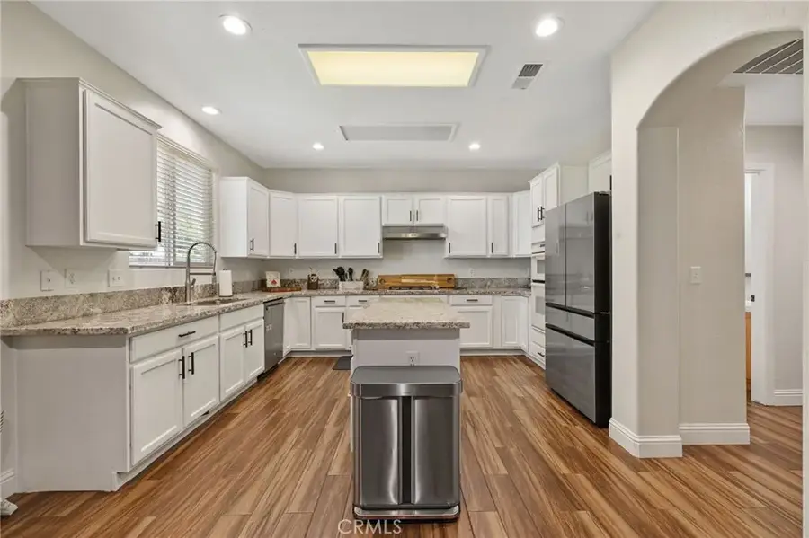 3320 W Glendale, Visalia, CA 93291 - #3