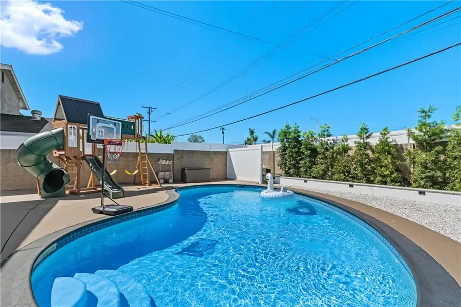 16261 Angler Lane, Huntington Beach, CA 92647 - Image #2