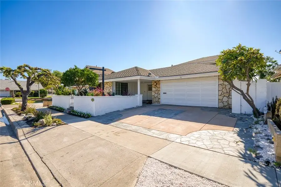 16401 Serenade Lane, Huntington Beach, CA 92647 - Image #2