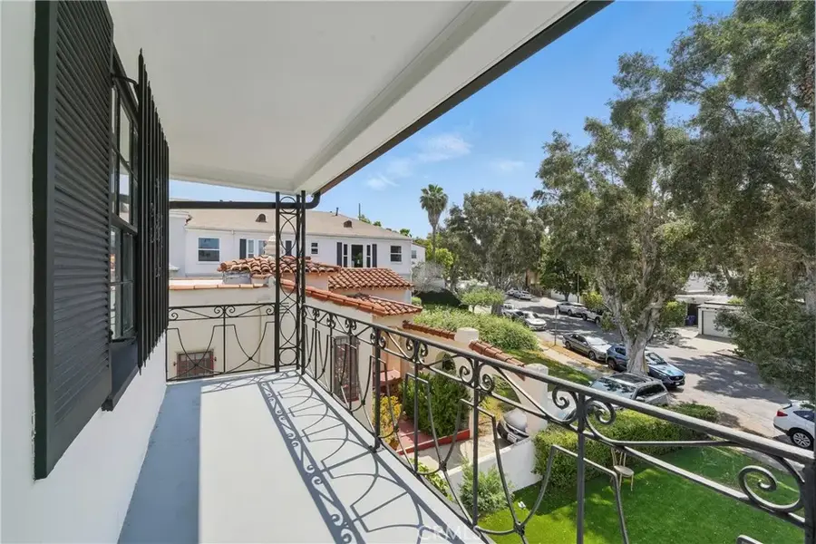 1327 S Burnside, Los Angeles, CA 90019 - Image #2