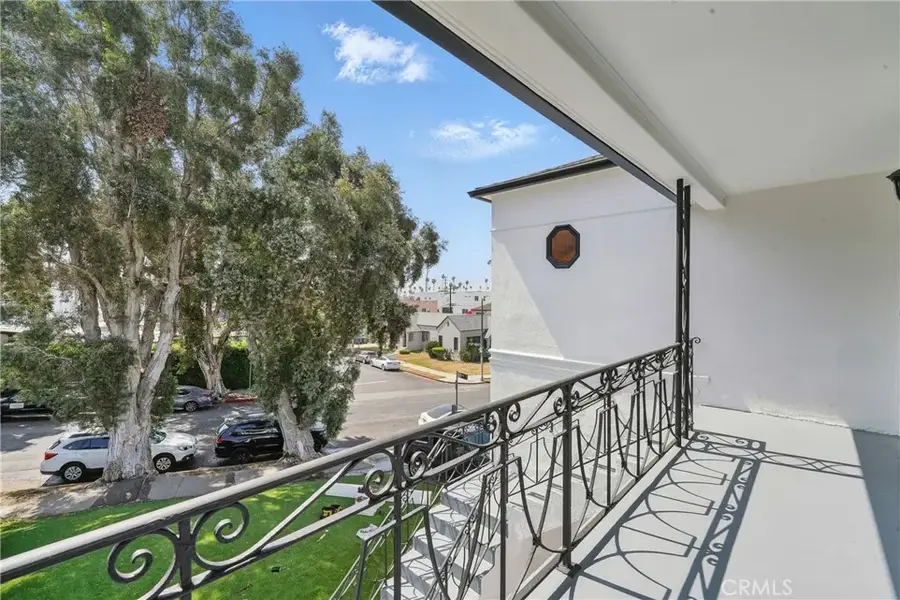 1327 S Burnside, Los Angeles, CA 90019 - Image #3