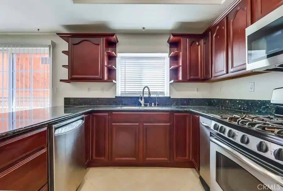 700 S Ardmore Avenue #204, Los Angeles, CA 90005 - Image #2