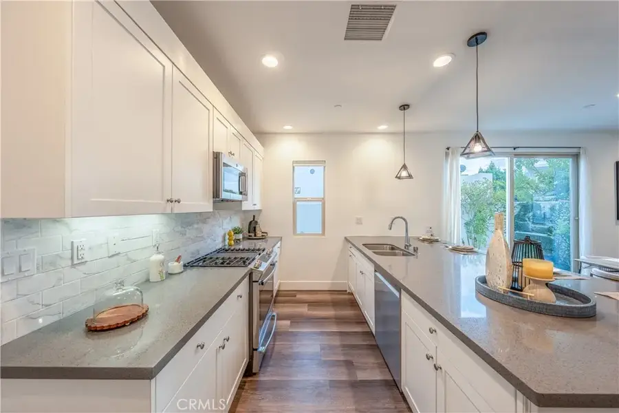 177 Frame, Irvine, CA 92618 - Image #3