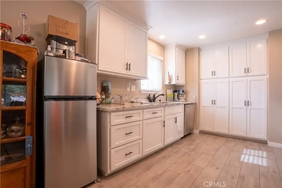 21101 Sitkan Rd, Apple Valley, CA 92308 - Image #2