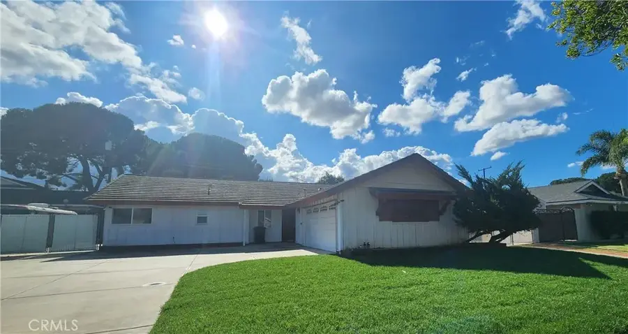 924 Lorna Street, Corona, CA 92882 - Image #2