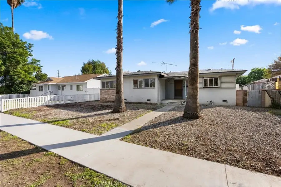 18928 Victory Boulevard, Tarzana, CA 91335 - Image #2