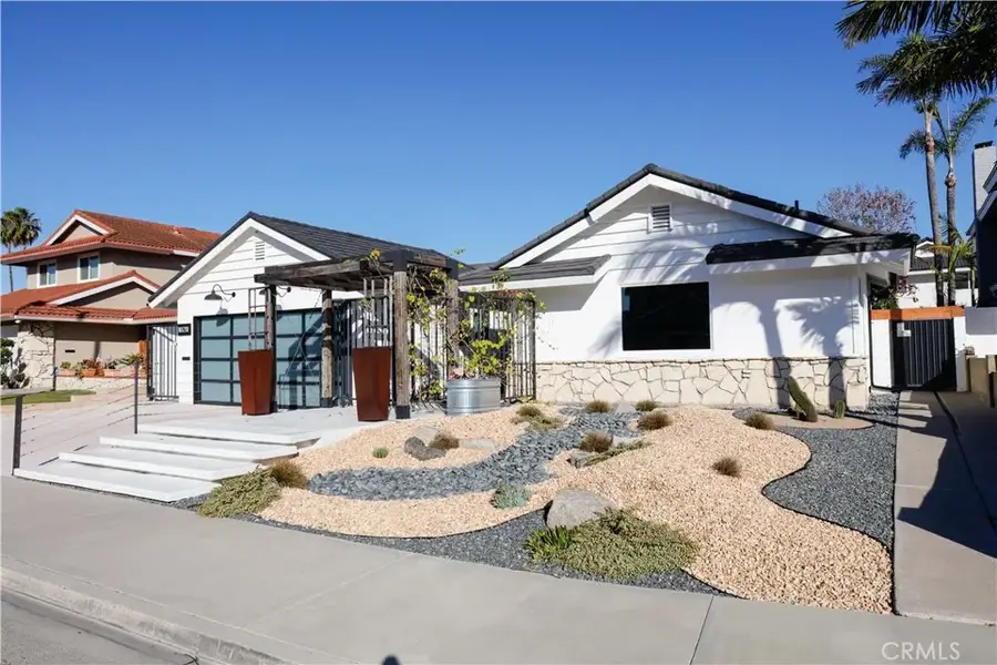 10211 Cliff Drive, Huntington Beach, CA 92646 - Image #2