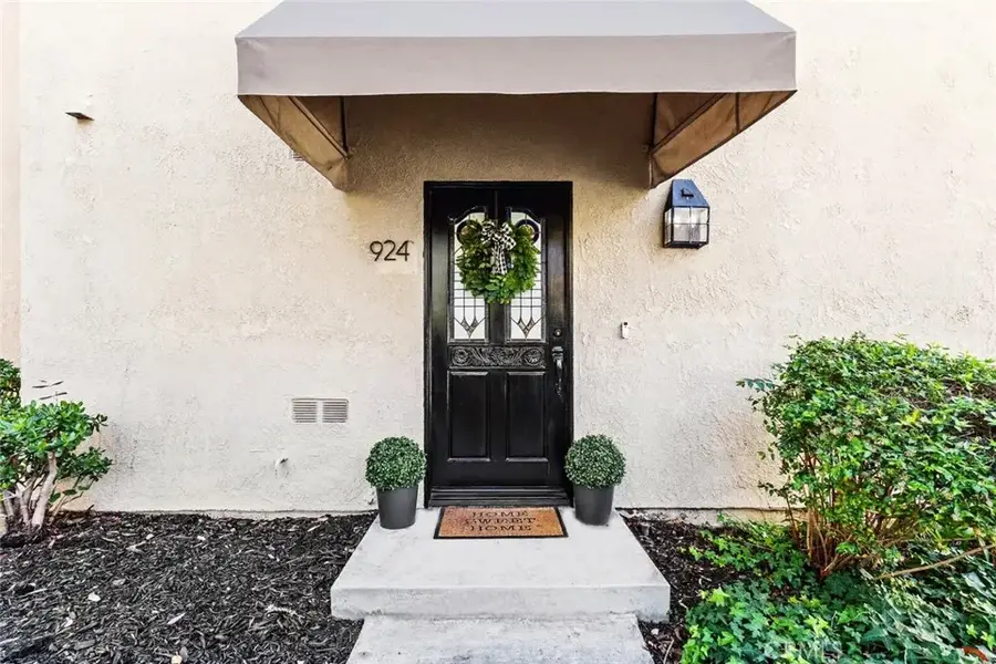 924 Hyde Court, Costa Mesa, CA 92626 - Image #2