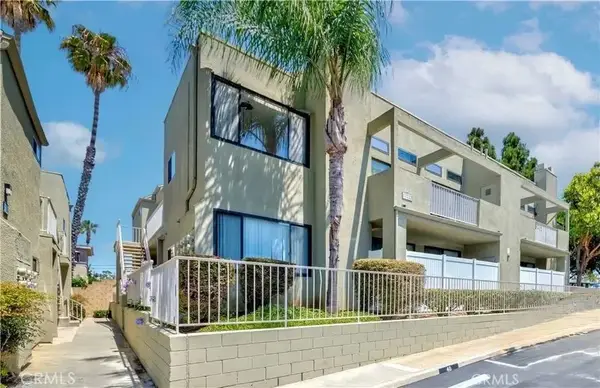 17722 Sergio Cir #203, Huntington Beach, CA 92647