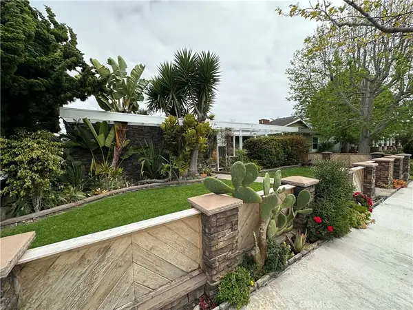 1824 Park Street, Huntington Beach, CA 92648