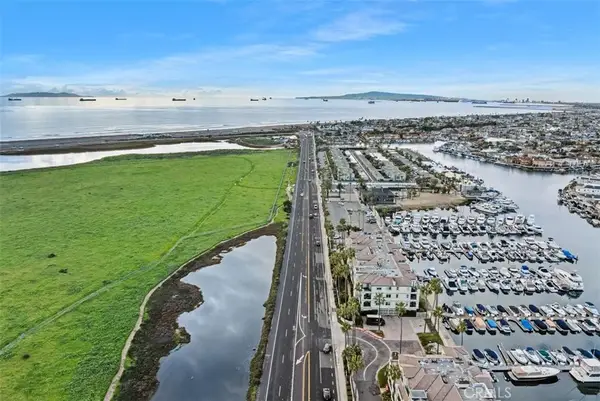 4165 Warner #205, Huntington Beach, CA 92649