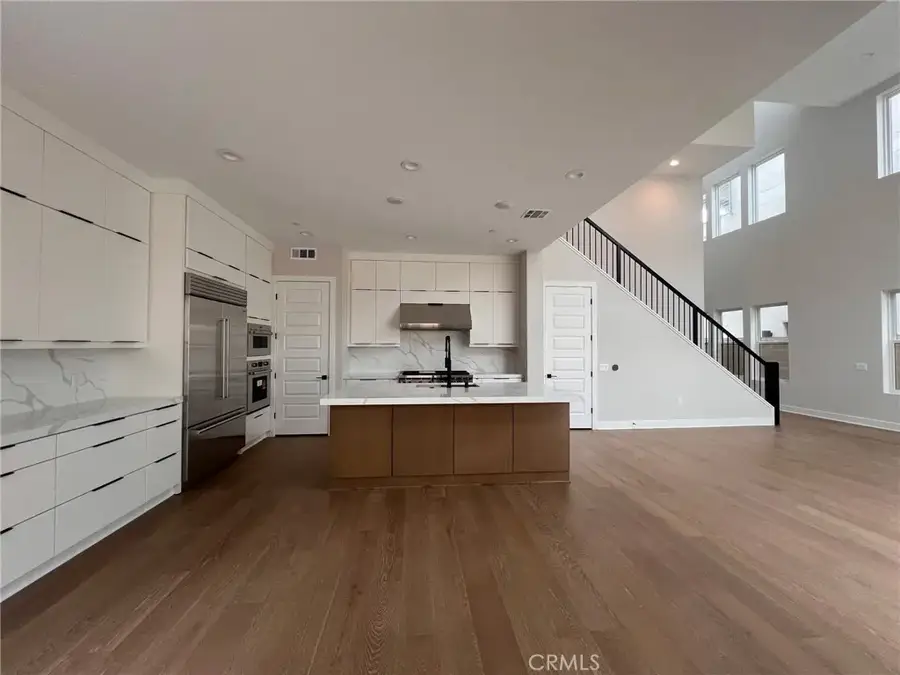 216 Stage, Irvine, CA 92618 - Image #2