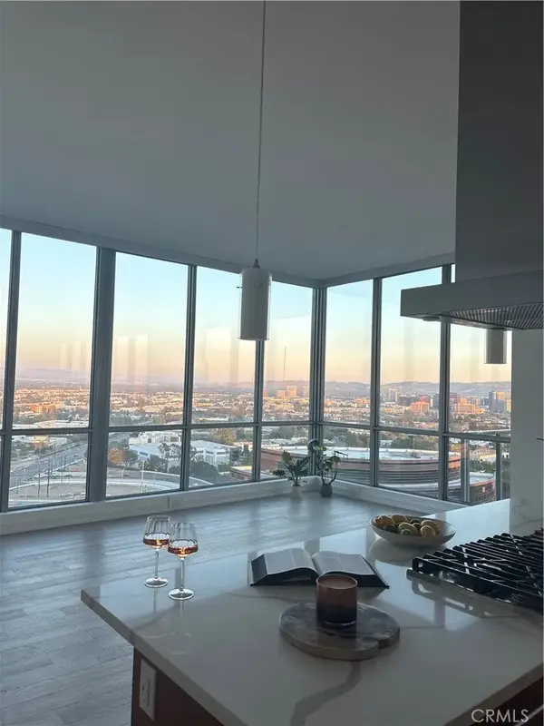 9 Macarthur Place #2102, Santa Ana, CA 92707