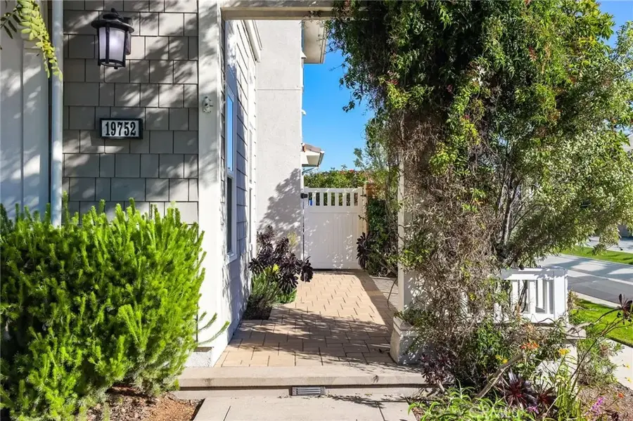 19752 Wardlow, Huntington Beach, CA 92646 - #2