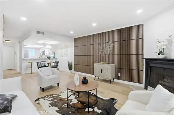 11119 Camarillo #104, West Toluca Lake, CA 91602