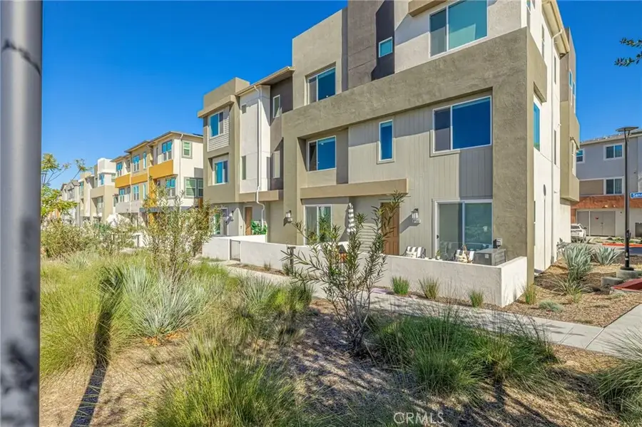 27555 Sanctuary Court, Stevenson Ranch, CA 91381 - Image #3