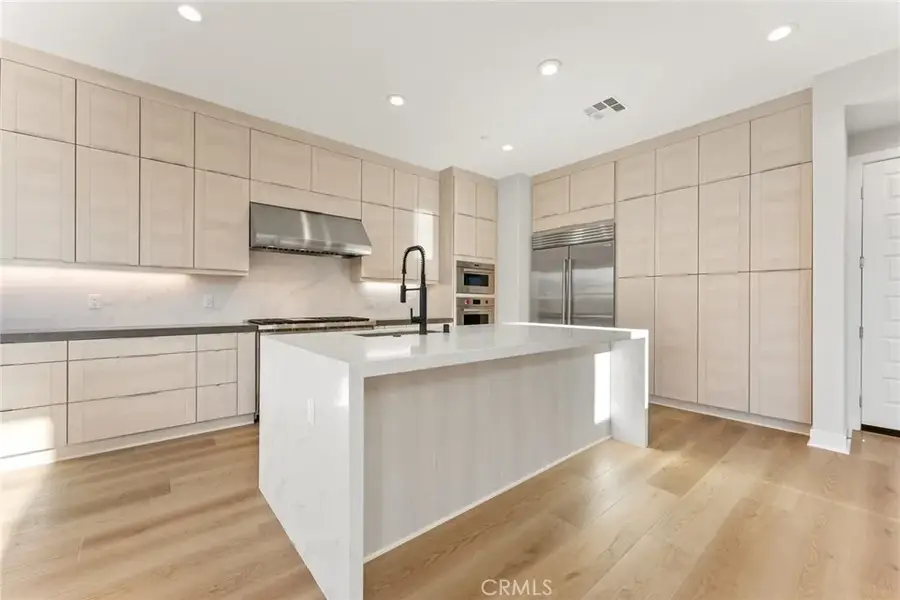 209 Stage, Irvine, CA 92618 - Image #3