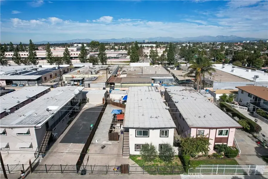 1917 W Myrtle, Santa Ana, CA 92703 - Image #2