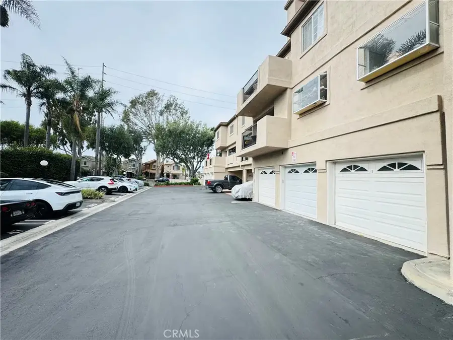 626 Lake Street, Huntington Beach, CA 92648 - #3