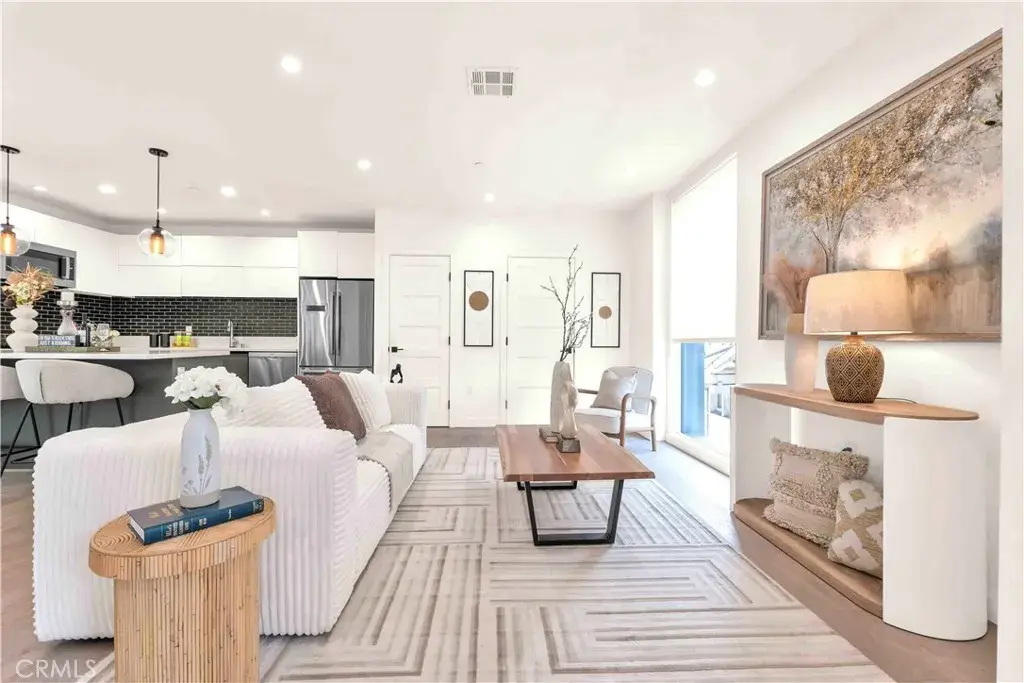 113 N Manhattan Place, Los Angeles, CA 90004 - #1