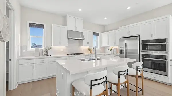 848 Sonia, Irvine, CA 92618