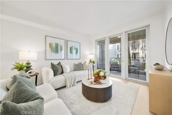 2233 Martin #204, Irvine, CA 92612