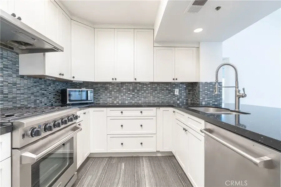 240 Nice #302, Newport Beach, CA 92663 - #2