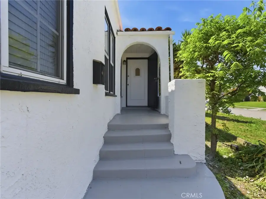 2042 W 75th Street, Los Angeles, CA 90047 - #2