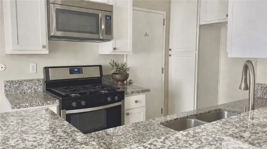 407 N Park Vista #D, Anaheim, CA 92806 - #2