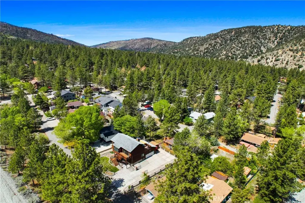 1880 Blackbird Rd., Wrightwood, CA 92397 - #1