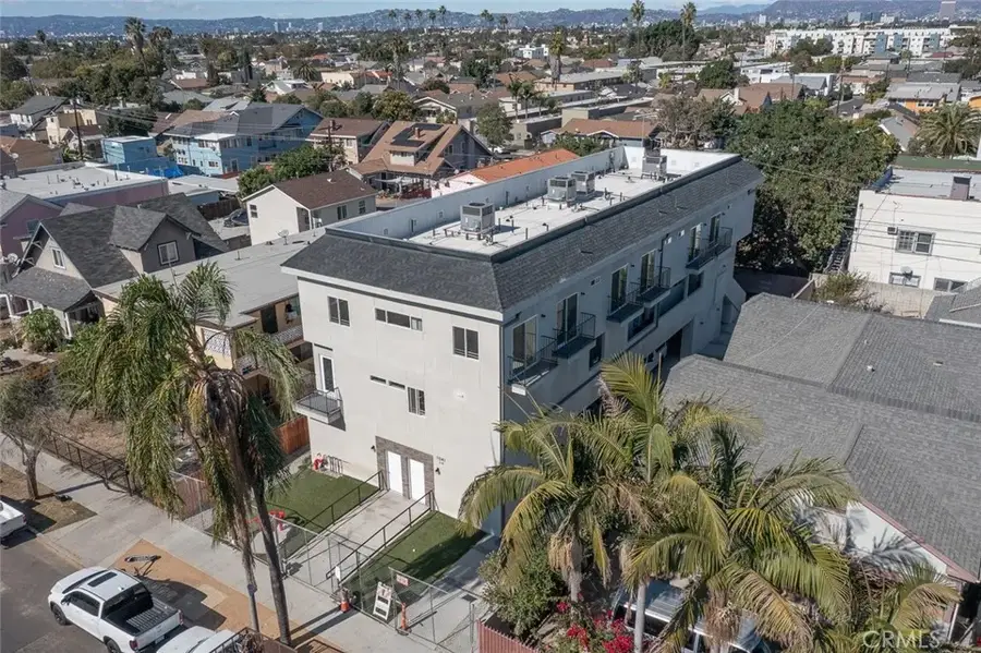 1041 W Leighton Avenue, Los Angeles, CA 90037 - #3
