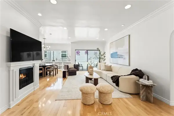 11928 Kiowa #105, Los Angeles, CA 90049