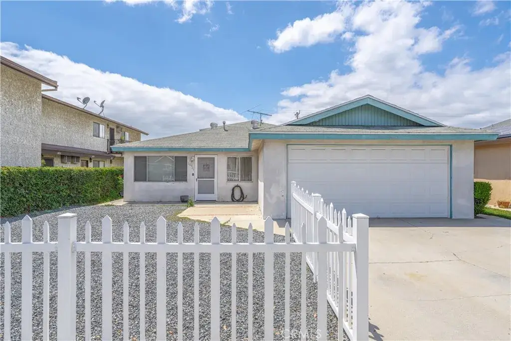 10921 Walnut, Los Alamitos, CA 90720 - #1