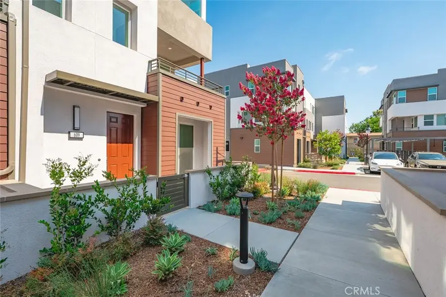 609 S Lyon Street, Santa Ana, CA 92705 - #2