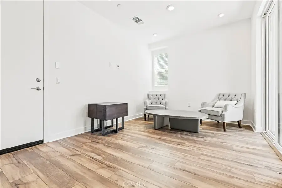 609 S Lyon Street, Santa Ana, CA 92705 - #3