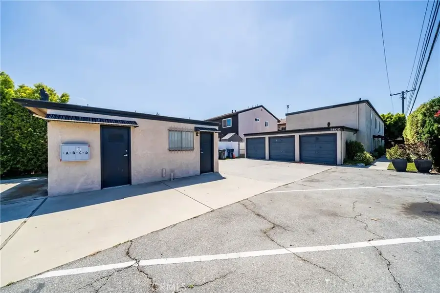 7802 Holt Dr, Huntington Beach, CA 92647 - #3