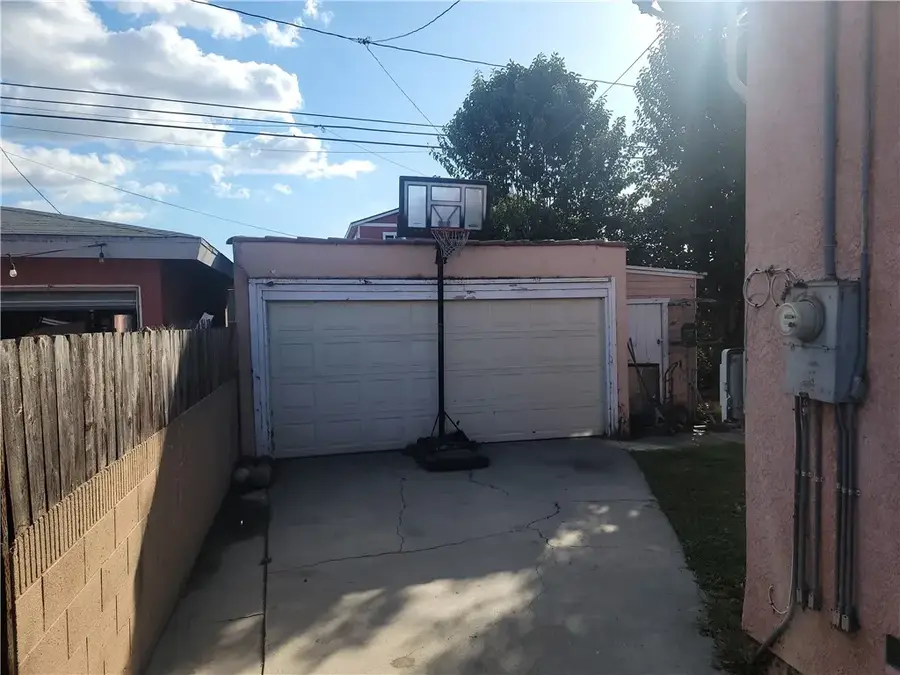 34 E 53rd, Long Beach, CA 90805 - #2