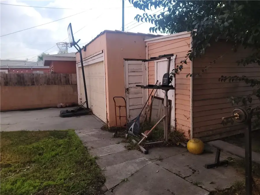 34 E 53rd, Long Beach, CA 90805 - #3